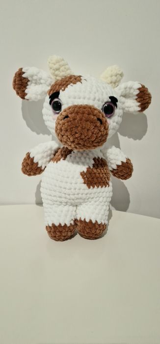 Jucărie Văcuță Amigurumi handmade din fir Velvet pufos (33 cm)