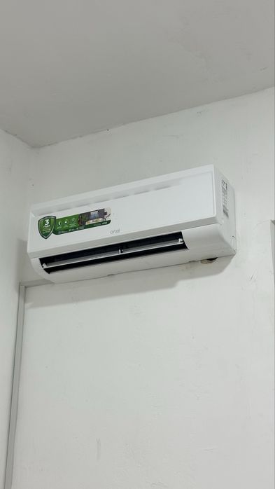 Taburetka, stol, oyna, proyektor, konditsioner, pechka