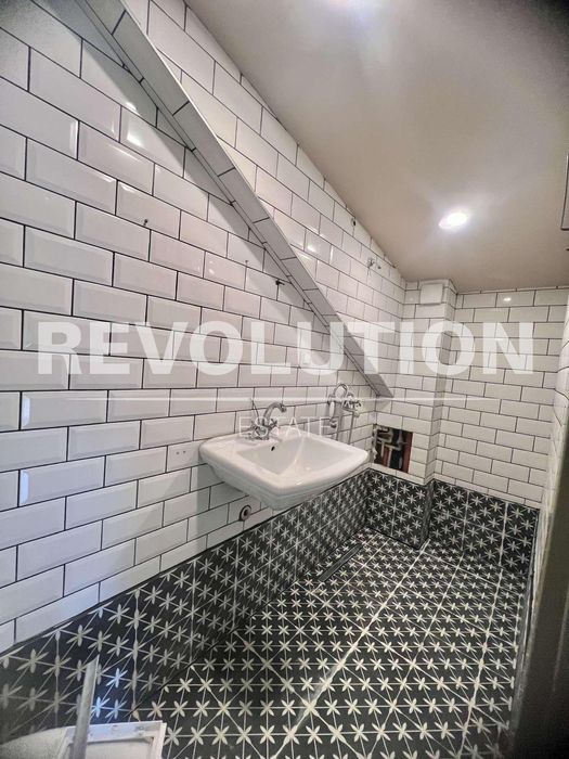 Дава се под наем Двустаен апартамент в Варна, Център - 50 кв.м за 700 € - Снимка #4