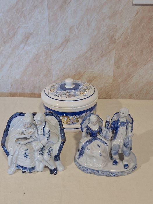 Порцеланови фигурки и кутия