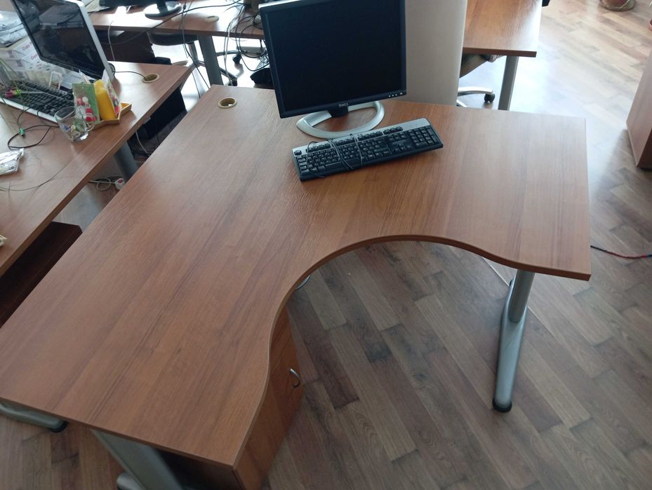 Офис бюра с контейнери