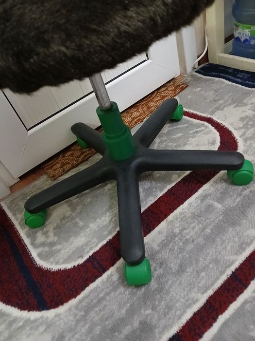 Срочно  продаётся Компьютерное кресло  НЕ ДОРОГО