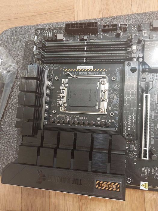 AMD Ryzen 9 7950X + Asus TUF Gaming B650 Plus Wi-Fi
