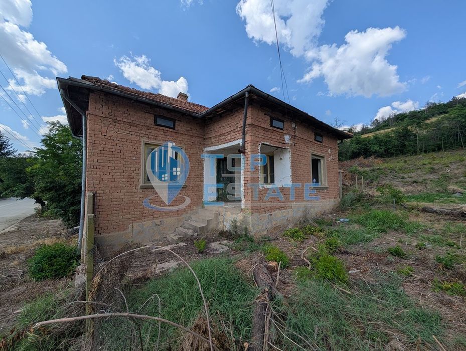 Парцел със стара къща в село Драгомирово