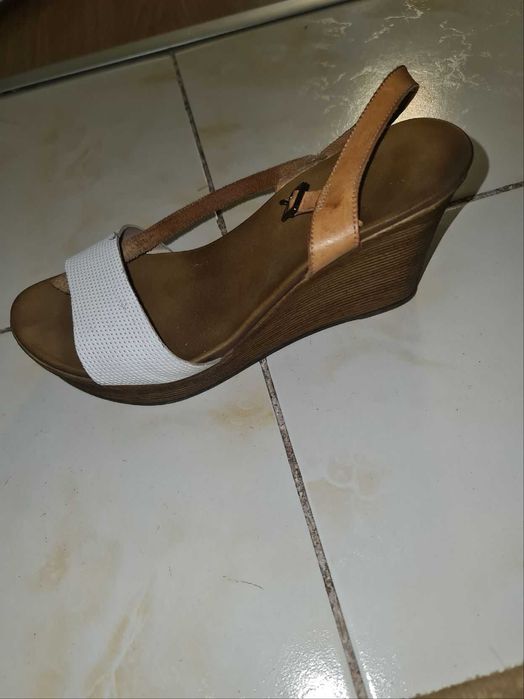 Босоножки танкетки продам