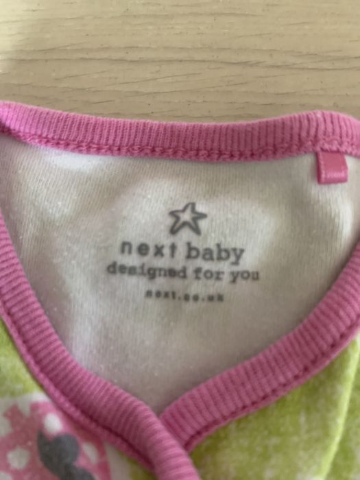 Vand lot haine(2-4 luni) superbe ptr.fete(8).