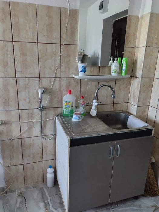 Vând camera 10 mp ² renovată zona Jumbo str Vlădiceni nr14