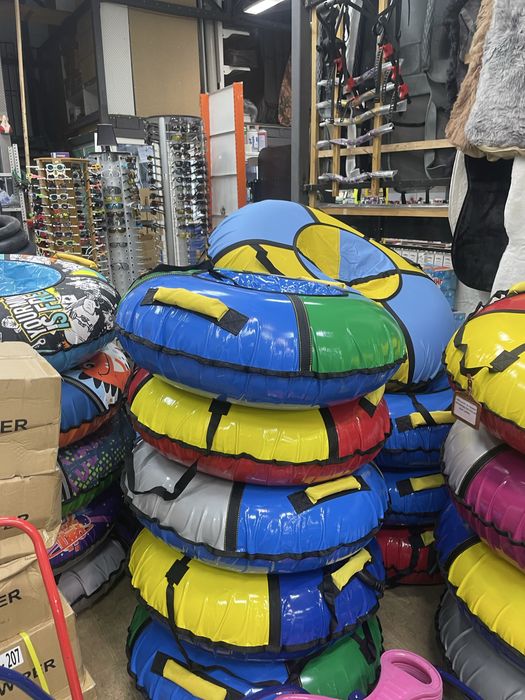 Зимние тюбинги, ватрушки, санки