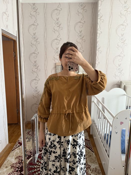 Кофта, юбка сатылады