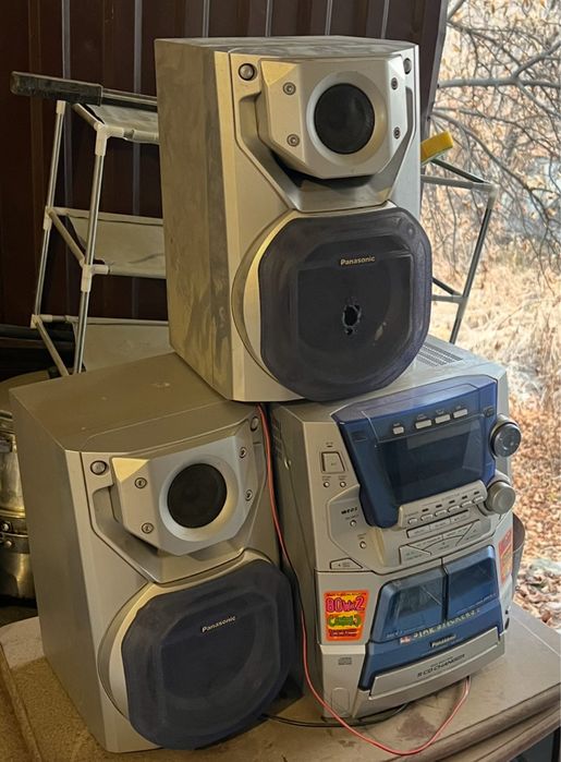 Музыкальный центр все работает почти даром