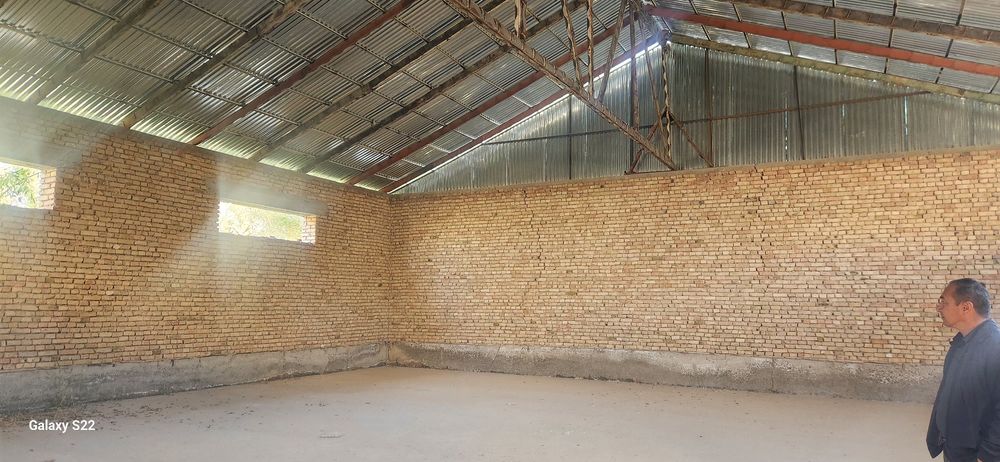 Тайёр здания сотилади 15метрга 15метр цех ва устахона килишга кулай жо