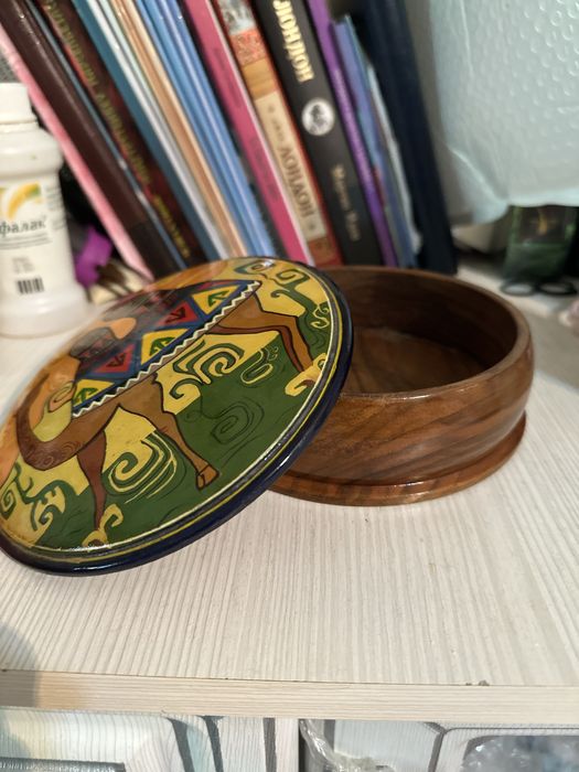 Деревянная шкатулка