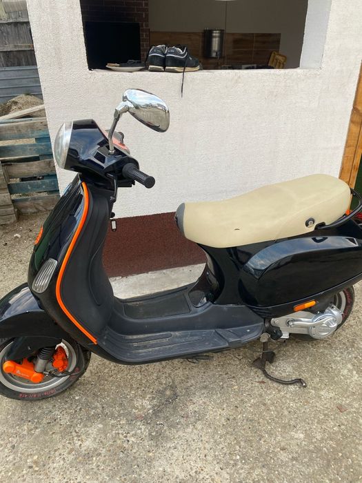 Scuter Piagio Vespa 50cc ,se conduce cu cat. B