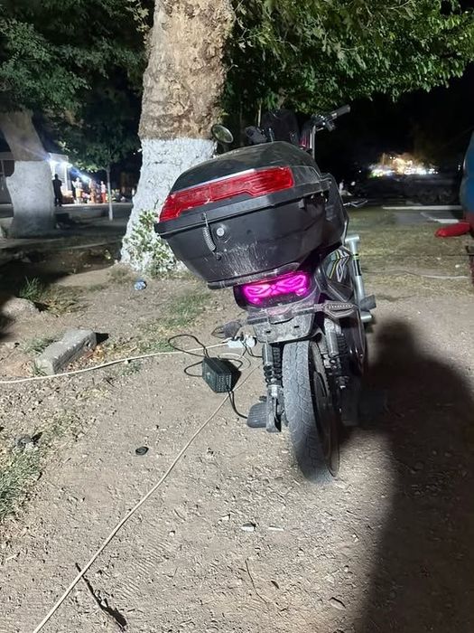 Skutr srochna sotiladi