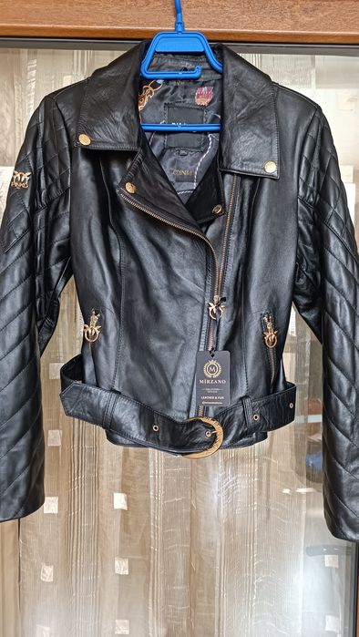 Ново яке ест.кожа PINKO -М,Л