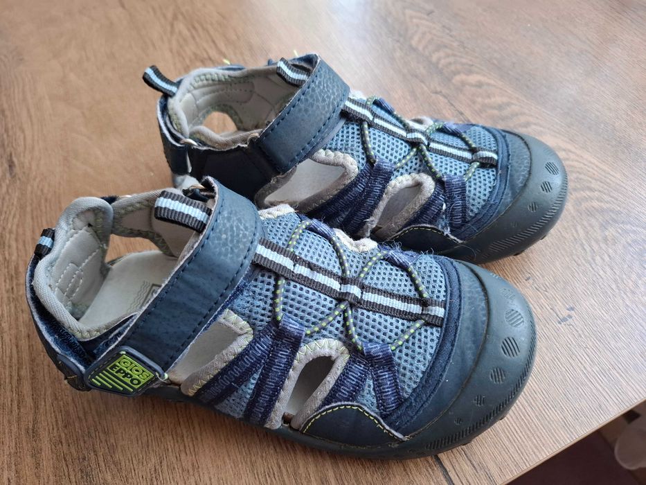 Сандали Тъмносин