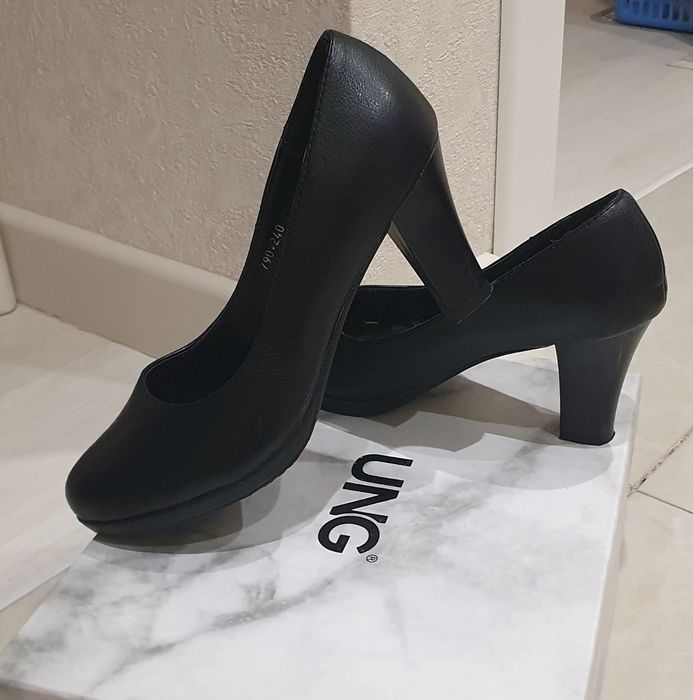 Обувь б/у в  отличном состоянии.