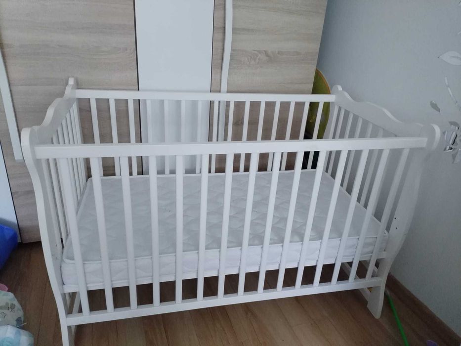 Patut bebe lemn masiv nou