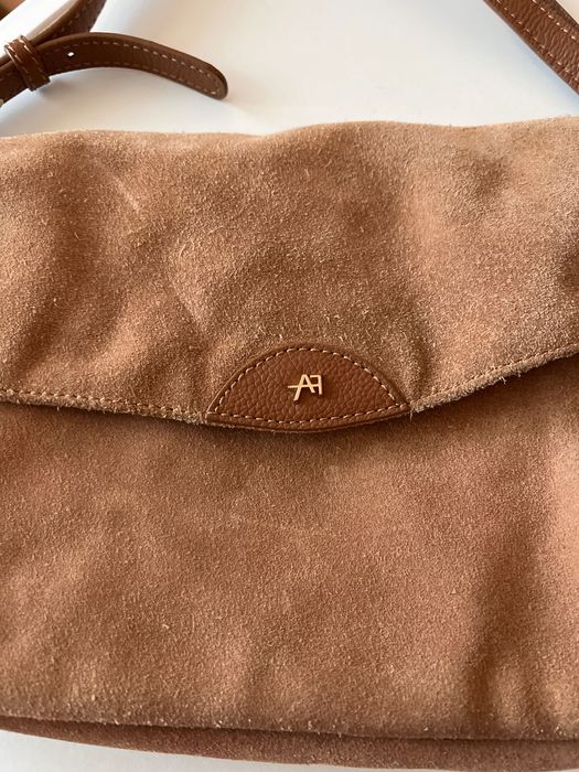 Чанта от естесвен велур