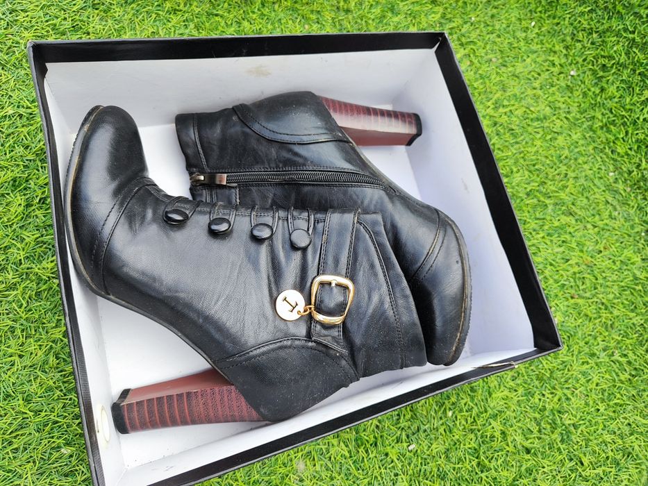 Продам женскую обувь