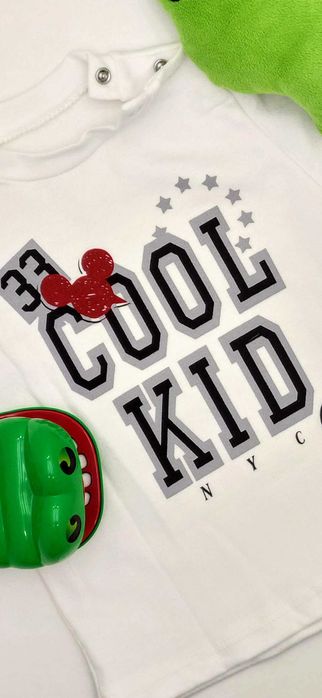 Set BONCUK compus din pantaloni, vesta cu gluga cu fermoar si bluza