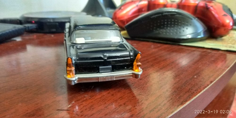 Модельная машинка чайка ссср