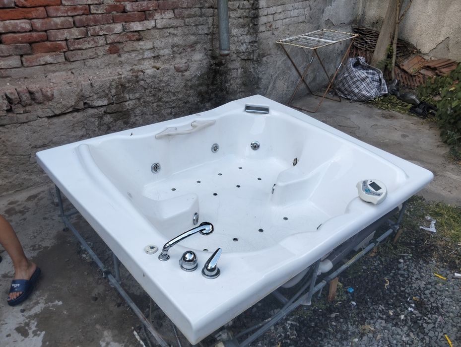 Jacuzzi perfect ficțional