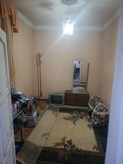 Navoiy shahar vokzal hududida hovli sotiladi