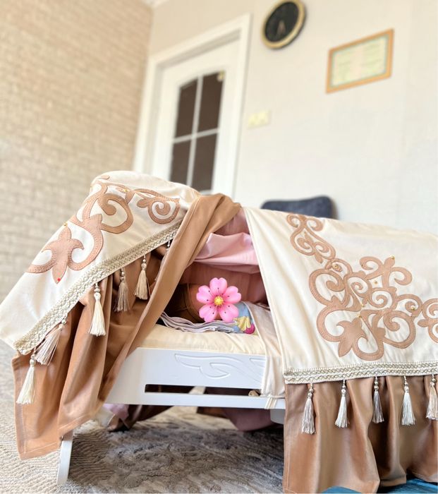 Бесік тойға Жалға бесік беремін