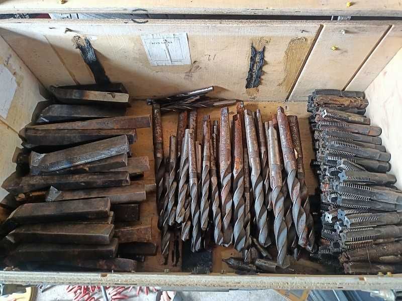 Продам напильники, метчики.