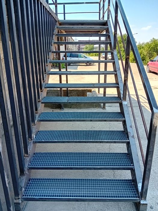 Scara metalica zincata 4mm grosime 6m l