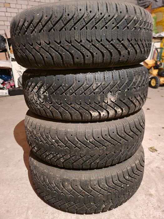 Зимнии шины б/у ..