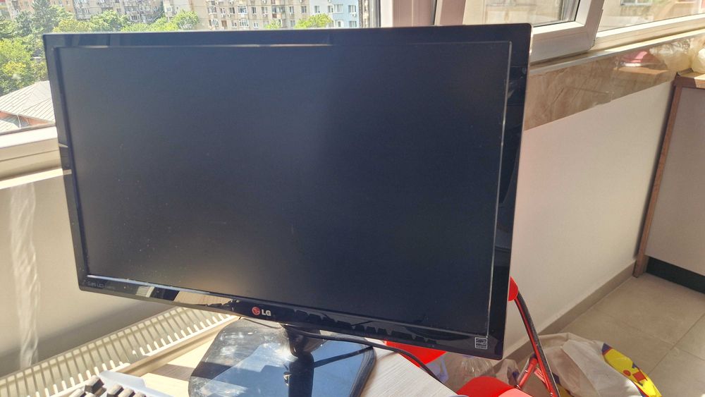 Monitor LG 24" IPS Full HD | HDMI + VGA | Perfect pentru Birou, Gaming și Programare