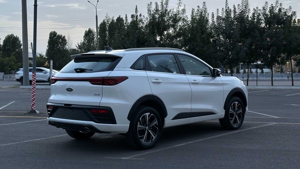 JAC JS6 avtomabili sotuvda tayyor