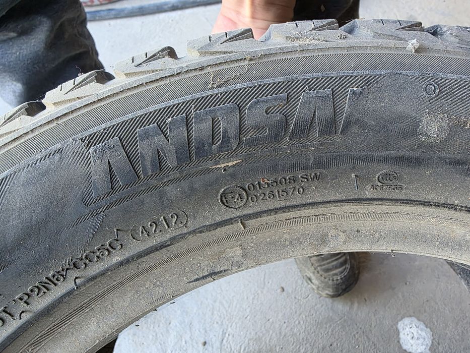 Шины зимние 2 штук бодром сост