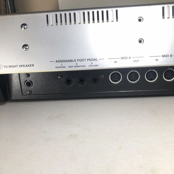 Vând orga Yamaha Tyros 1