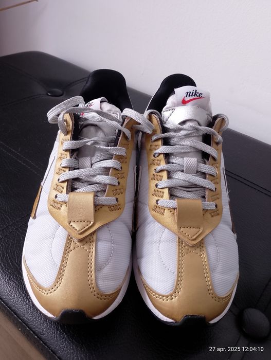 Adidași damă Nike.