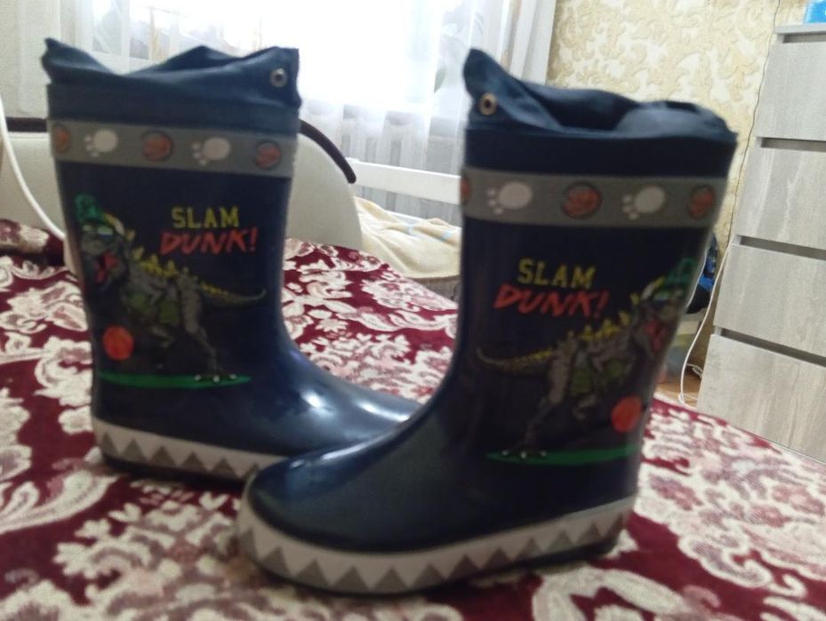 Продам резиновые сапоги