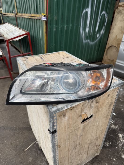 Левая Фара на Volvo S40 ксенон