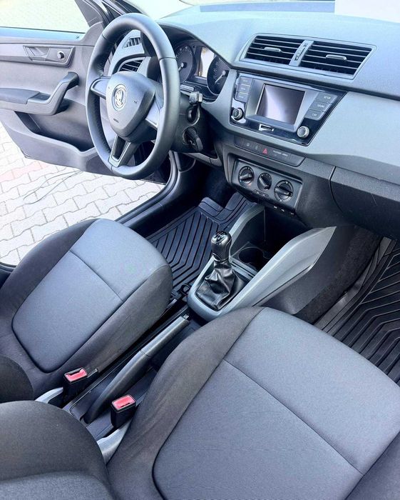 Skoda Fabia - An 2018 - 1.0 MPI 75Cp Euro 6 - Touchscreen * Senzori Parcare * Climă