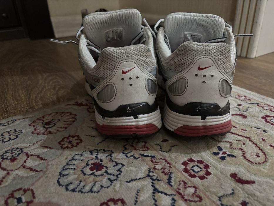 продам кроссовки,торг уместен