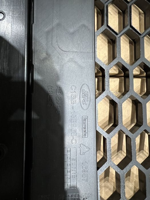 Ford Fiesta MK7 ST предна решетка Маска Фиеста нова оригинална