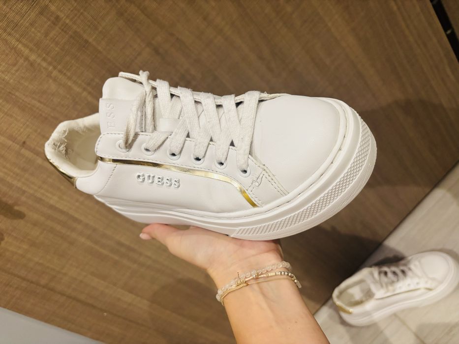 Маратонки / кецове Guess