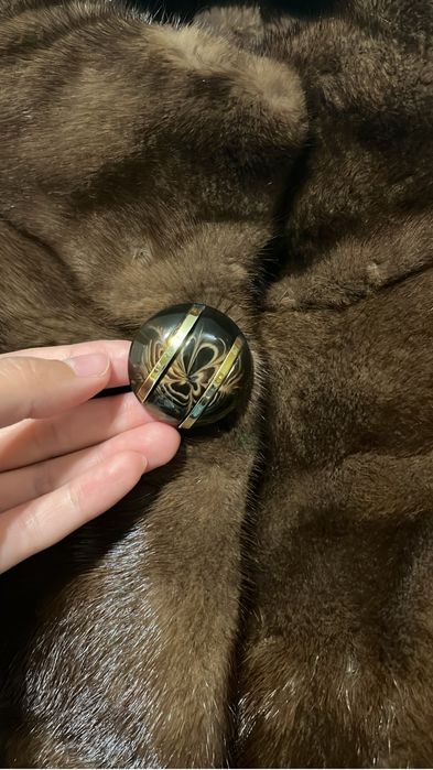 Продам женскую шубу