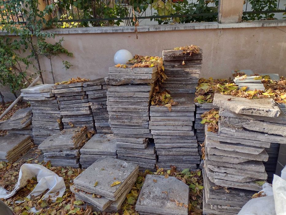 тротоарни плочки 40 х 40 х 5   около 300броя  с бонус гранитогрес
