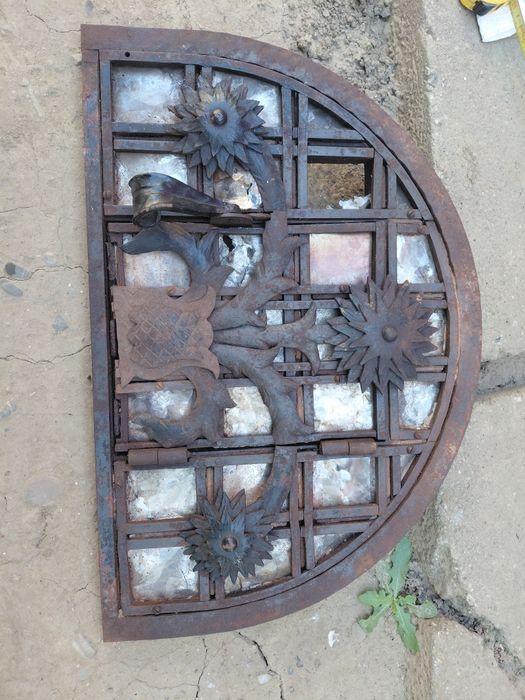 Ușă  ,sobă   ...