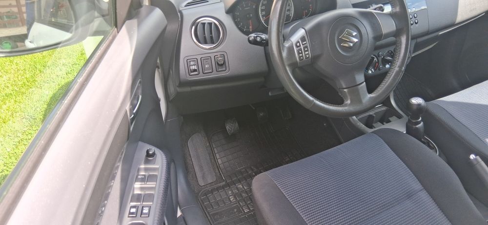Vând  SUZUKI swift  4x4