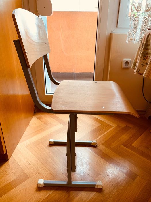 Детски, ученически стол с регулируема височина