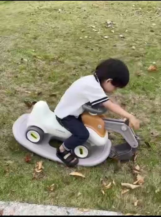 детская машина. Колеблющийся.