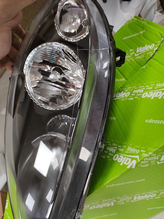 НОВ оригинален ляв фар Valeo 043337 за SEAT